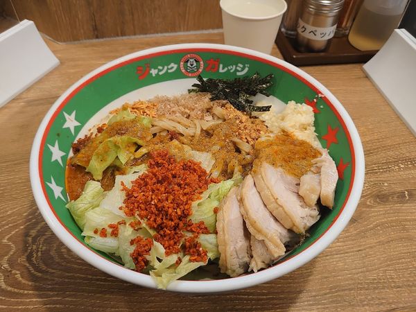 「旨辛冷しまぜそば 豚2」@ジャンクガレッジ 和光市駅南口店の写真