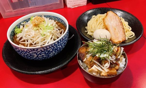 「バカ馬つけ麺＋チャーシューご飯」@らー麺 つけ麺 おぐりの写真