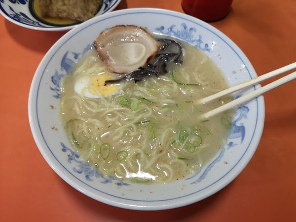 「とんこつラーメン」@ラーメン味来の写真