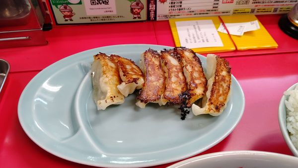 「お友達クーポンの餃子」@山岡家 山梨甲斐店の写真