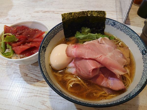「特製煮干し淡口 まぐろ丼」@中華そば 四つ葉の写真