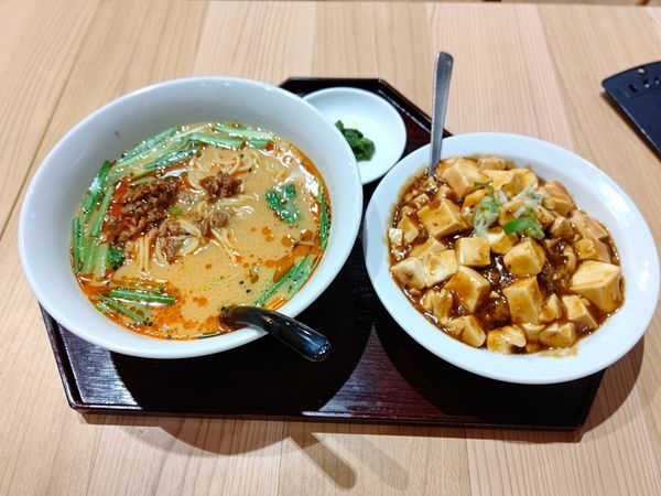 「ラーメンセット(四川担々麺＋麻婆豆腐丼)980円」@創作中華料理 名采の写真