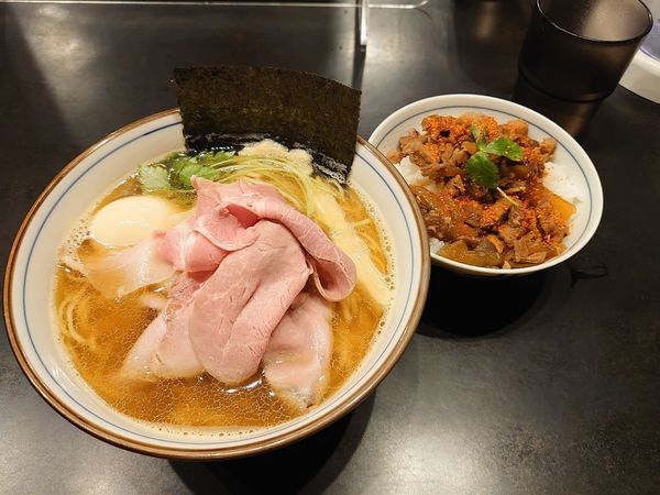 「特製煮干そば薄口醤油 肉ごはん」@中華そば 四つ葉の写真