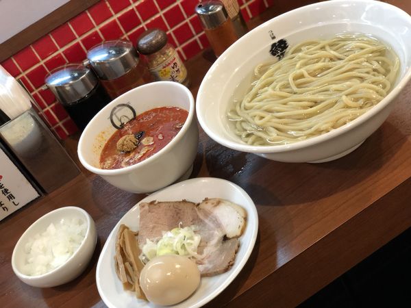 「特製辛つけ麺、玉ねぎ」@つけ麺 紋次郎 大阪駅前第二ビル店の写真