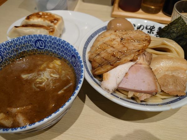 「特製濃厚つけ麺中盛 心の味餃子」@心の味製麺 平井店の写真