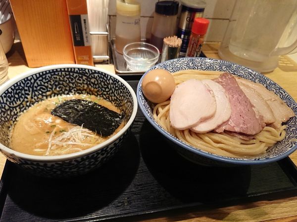 「チャーシュー濃厚魚介つけ麺400+半熟卵」@麺屋 一燈の写真