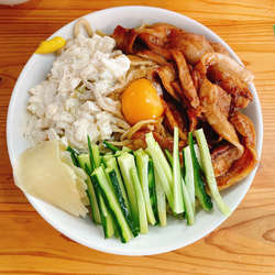 すごい冷やし中華+生卵