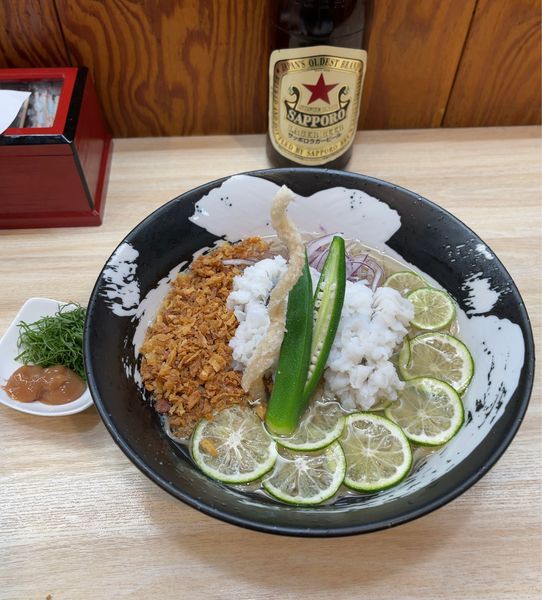 「鱧冷やしラーメン+ハモ増し（1690円）」@茶園町かたえの写真