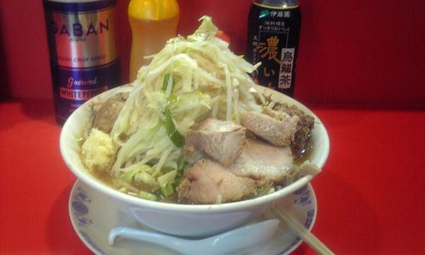 「大ブタ+にんにく野菜からめ」@ラーメン二郎 府中店の写真