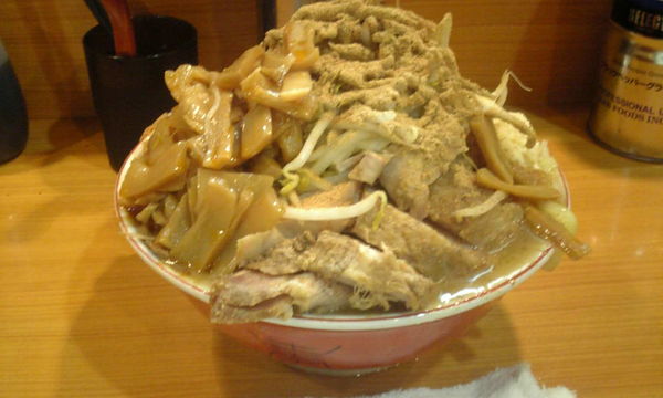 「小ラーメン豚入りBB + ピリ辛メンマ（ ヤサイニンニクカラメ）」@ラーメン二郎 八王子野猿街道店2の写真