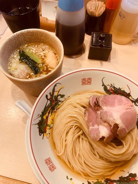 「鰹昆布水つけめん 通常価格900円　ワンタン各2 280円」@つけめん金龍の写真