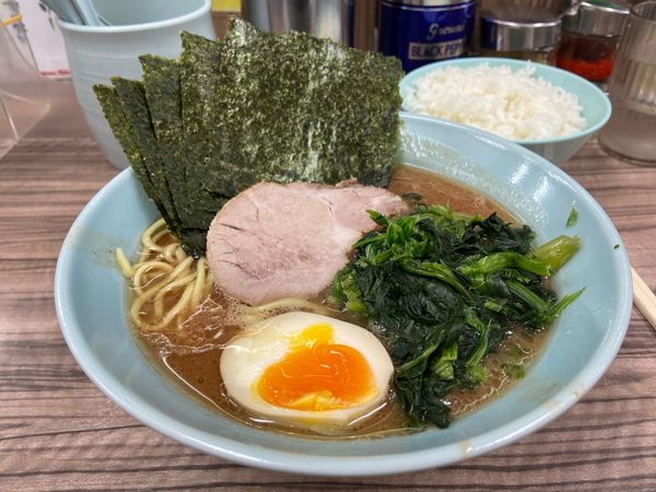 「本店 ラーメン800円＋無料ライス」@横浜ラーメン 武蔵家 中野本店の写真