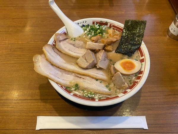 「チャーシュー豚骨ラーメン　大盛り」@屯ちん 池袋西口店の写真