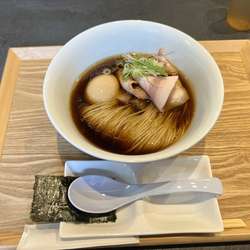 地鶏光麺醤油味玉付き