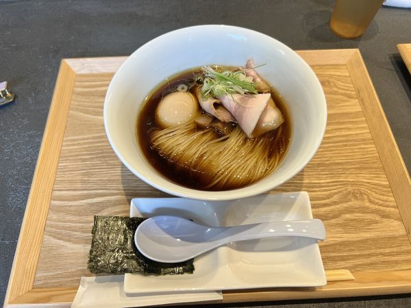 「地鶏光麺醤油味玉付き」@支那そば 鋳の写真