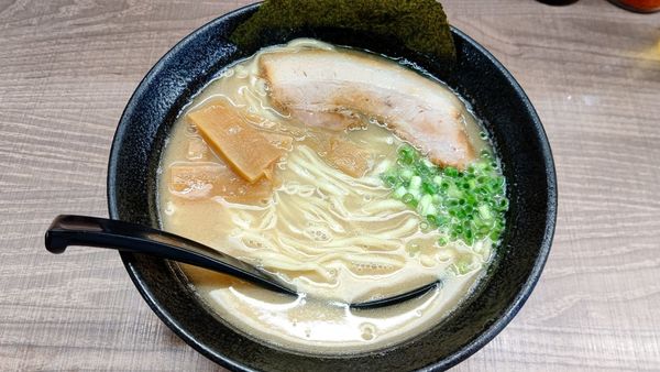 「マグロ白湯ラーメン」@東大和ラーメン大冬樹Season2の写真