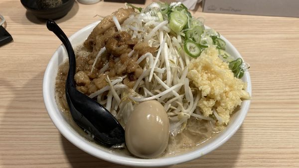 「俺の豚麺（全マシ）」@オリオン食堂の写真