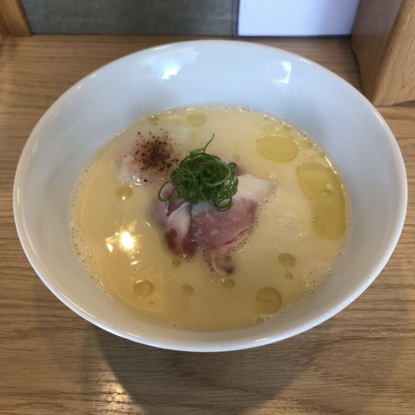 「白トリュフオイル香る鶏白湯麺」@らーめんMAIKAGURAの写真