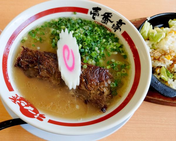 「壱番亭流ソーキそば880　マヨコーンレタス焼き飯セット363」@ラーメン屋 壱番亭 関宿店の写真