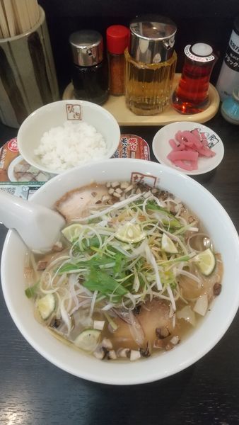 「すだちと炙り椎茸の香るさっぱり塩ラーメン（期間限定）970円」@会津・喜多方ラーメン 坂内 恵比寿店の写真
