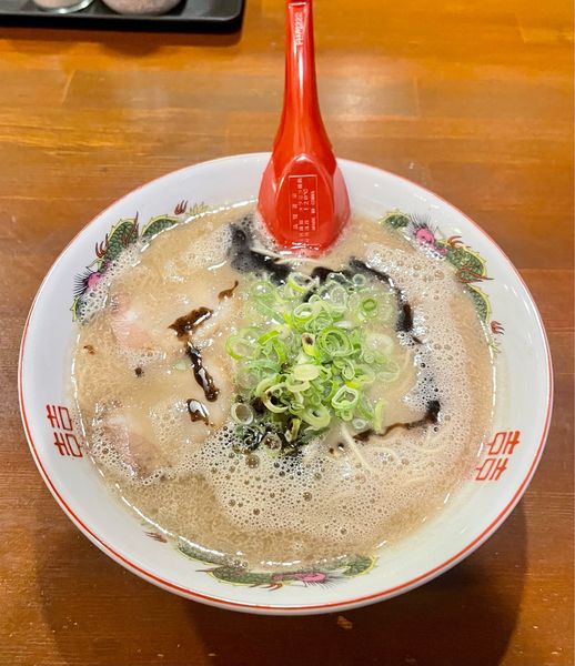 「ラーメン（800円）+熊本麻油」@博多豚骨ラーメン 竜ちゃんの写真