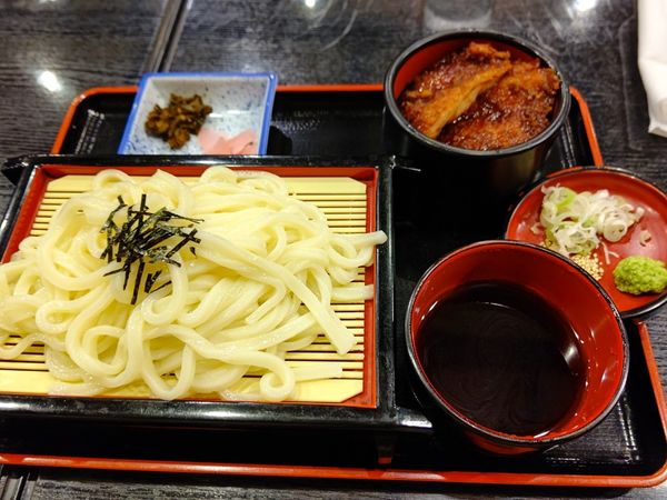 「冷たいうどんセット(ソースかつ)900円」@登利平 高崎モントレー店の写真