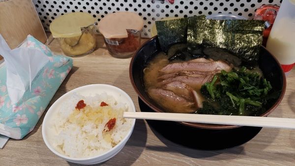 「チャーシューメン(中盛)＋無料ライス」@ラーメン桜道の写真
