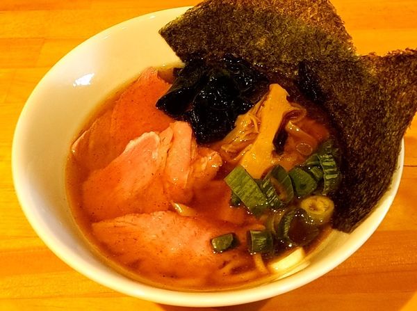 「魚介醤油ラーメン」@麺処Basil 川口店の写真