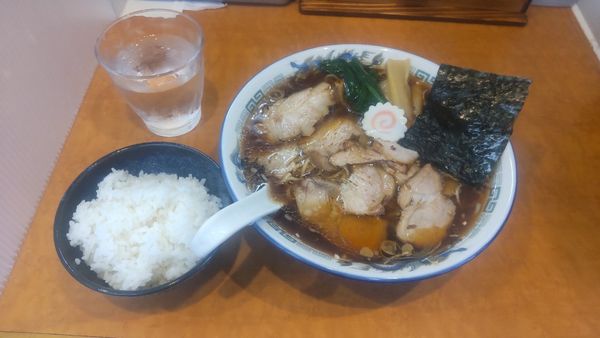 「チャーシュー麺と半ライス」@麺屋かむいの写真