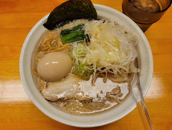 「背脂醤油 + ねぎ」@麺処 諭吉 筑西玉戸店の写真