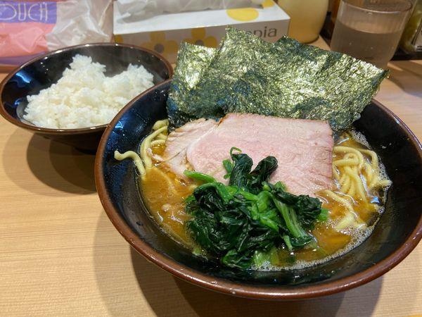 「ラーメン 850円＋ライス100円」@輝道家直系 皇綱家の写真
