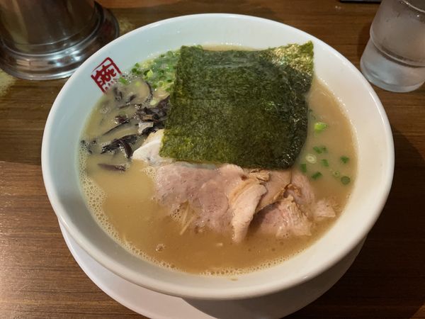 「ラーメン（麺：バリカタ）」@九州ラーメン つばめ軒の写真