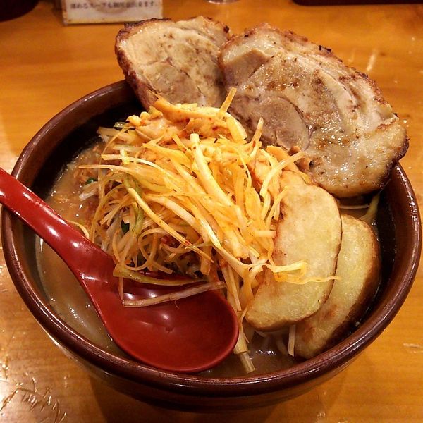 「北海道味噌肉ネギらーめん大盛+味噌漬け炙りチャーシュー二枚」@麺場 田所商店 平塚店の写真