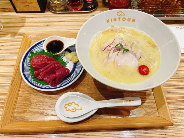 「鶏白湯ラーメン+馬刺し」@ら～めん きんとうんの写真