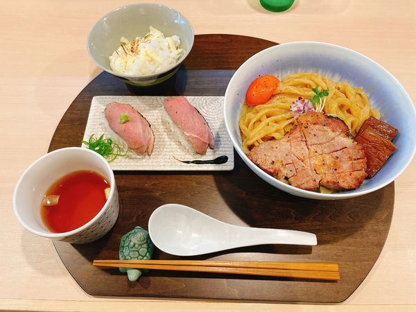 「あぶらそば+炙りチーズ追いメシ+鴨肉寿司」@手打麺祭 かめ囲の写真