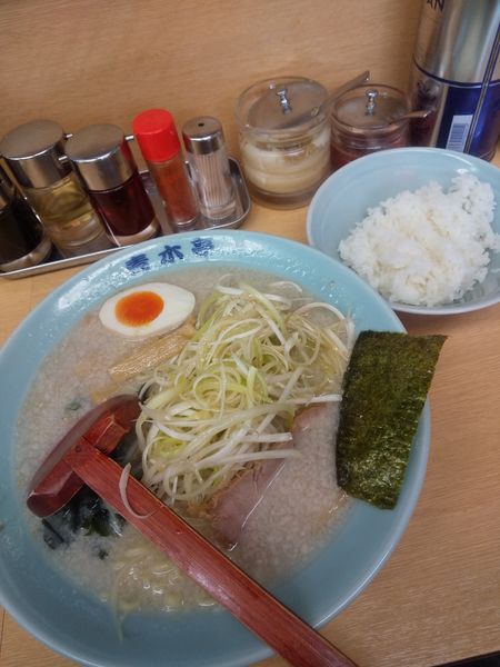 「ネギラーメン 塩(小)750円(カタメ脂多め)半ライス50円」@ラーメン青木亭 越谷店の写真