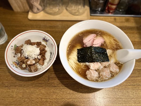 「ワンタンメン990円＋ルーロー飯300円」@支那ソバ おさだの写真