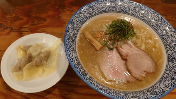 「塩ラーメン¥850＋ワンタン¥200」@麺は鎹 北新地店の写真