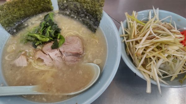 「朝ラーメン400円（平日、月～木10時まで）ネギ丼290円」@ラーメンショップ 野田店の写真
