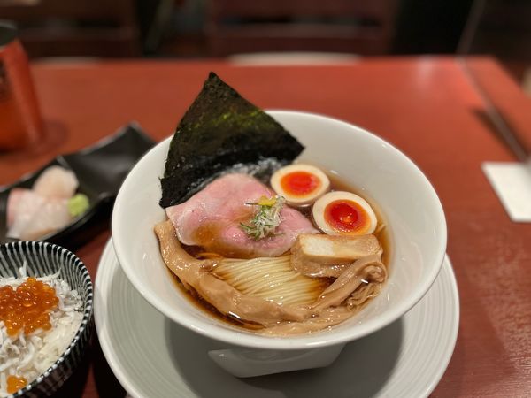 「津軽煮干し中華蕎麦（味玉入り）¥900」@酒肴場 屯の写真