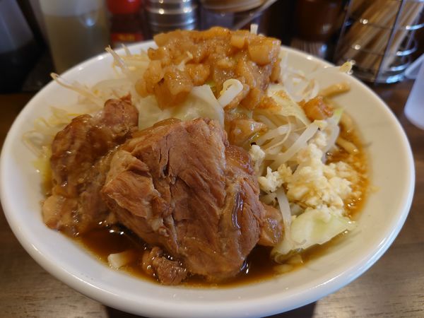 「ラーメン780円（ヤサイ、ニンニク、アブラ）」@めん屋 五坊の写真