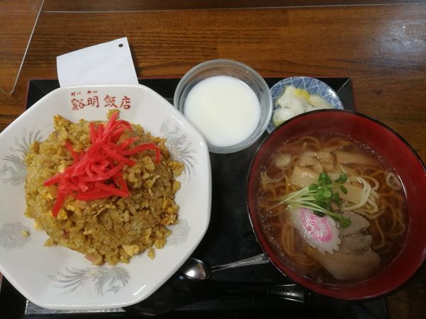 「ハーフラーメン+カレーチャーハンセット850円」@谿明飯店の写真