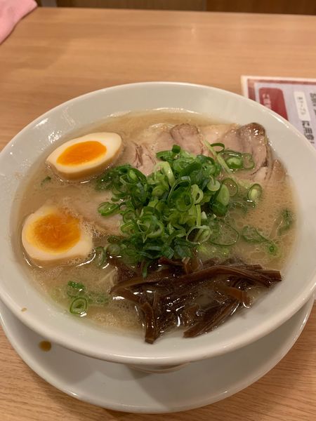 「博多豚骨玉チャー(かた)」@博多ラーメン 駿蔵 好間店の写真