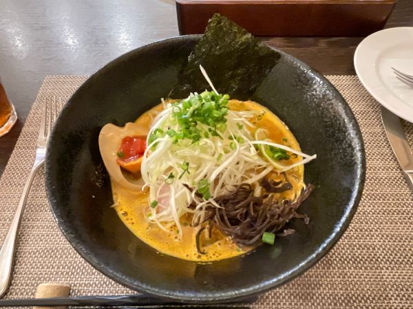 「麻辣辣油牡蠣白湯ラーメン」@牡蠣と肉たらし ビストロAKIRAの写真