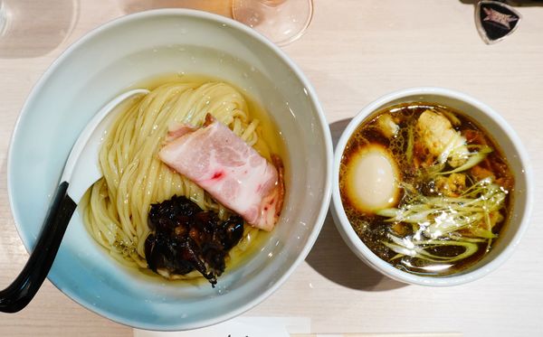 「【夏限定】黒舞茸と近江黒鷄の昆布水つけ麺＋味玉＋生ビール」@柳麺 呉田-goden-の写真
