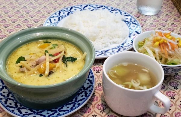 「Ｉランチ（グリーンカレー、ライス、スープ、サラダ）￥980」@ルアンタイの写真