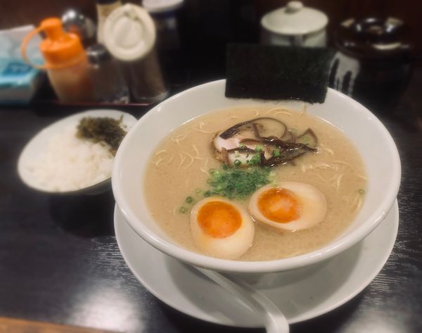「味玉らーめん（バリかた￥750）＋小ごはん（￥100）」@一心の写真
