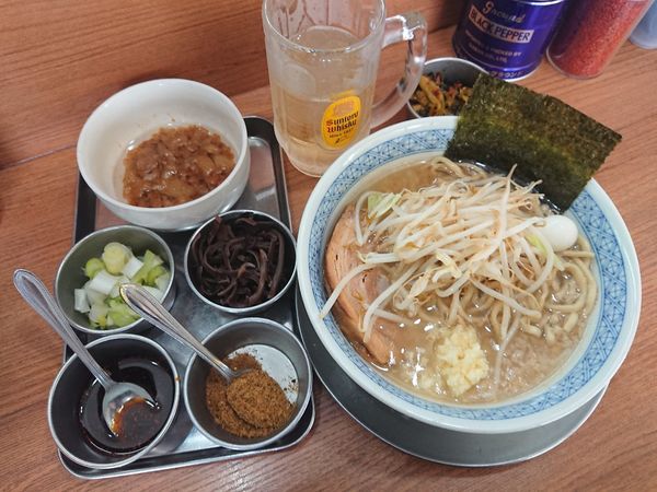 「ハイボール ＋ 小ラーメン ＋ 自家製ラー油」@ラーメン ぶぅさんの写真