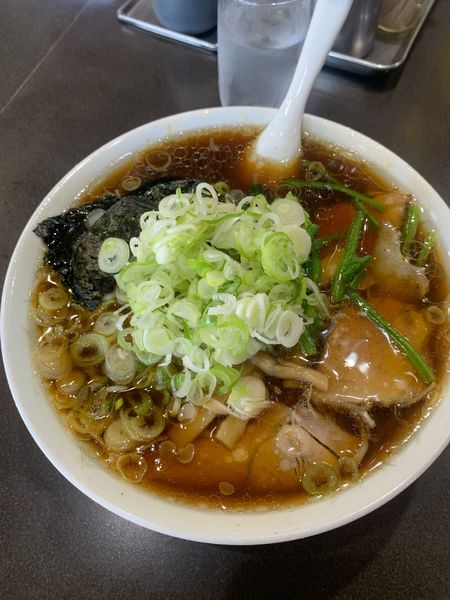 「青島ラーメン 大盛 めんま ほうれん草」@青島食堂 曲新町店の写真