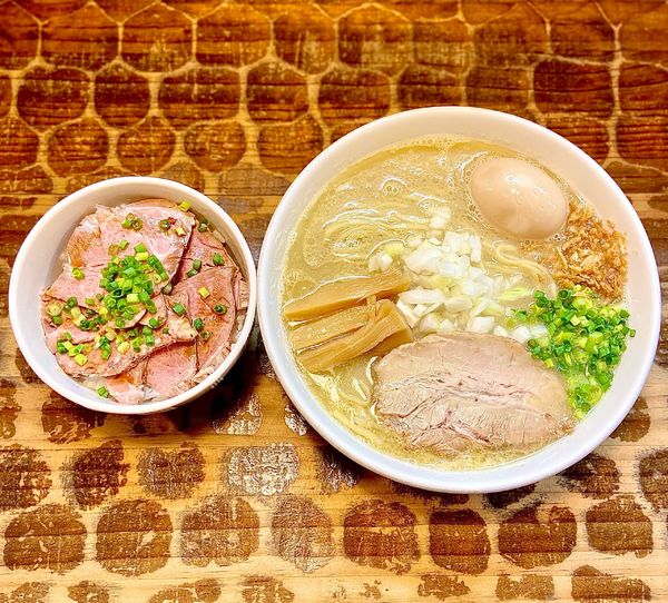 「濃厚鶏白湯そば + 低温チャーシュー丼」@つけめん・らーめん活龍 下館店の写真